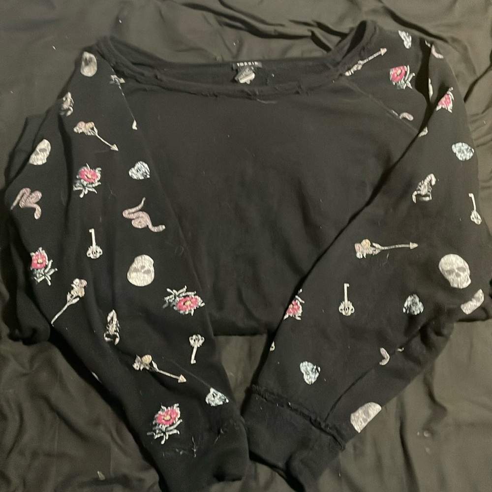 Torrid black sweater with design on sleeves, size 3 3XL